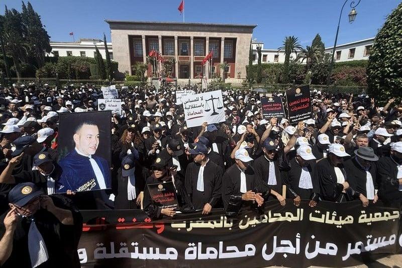 رغم دخول قانونهم الجديد حيز التنفيذ.. جمعية هيئات المحامين بالمغرب تقرر مواصلة مقاطعة المحاكم