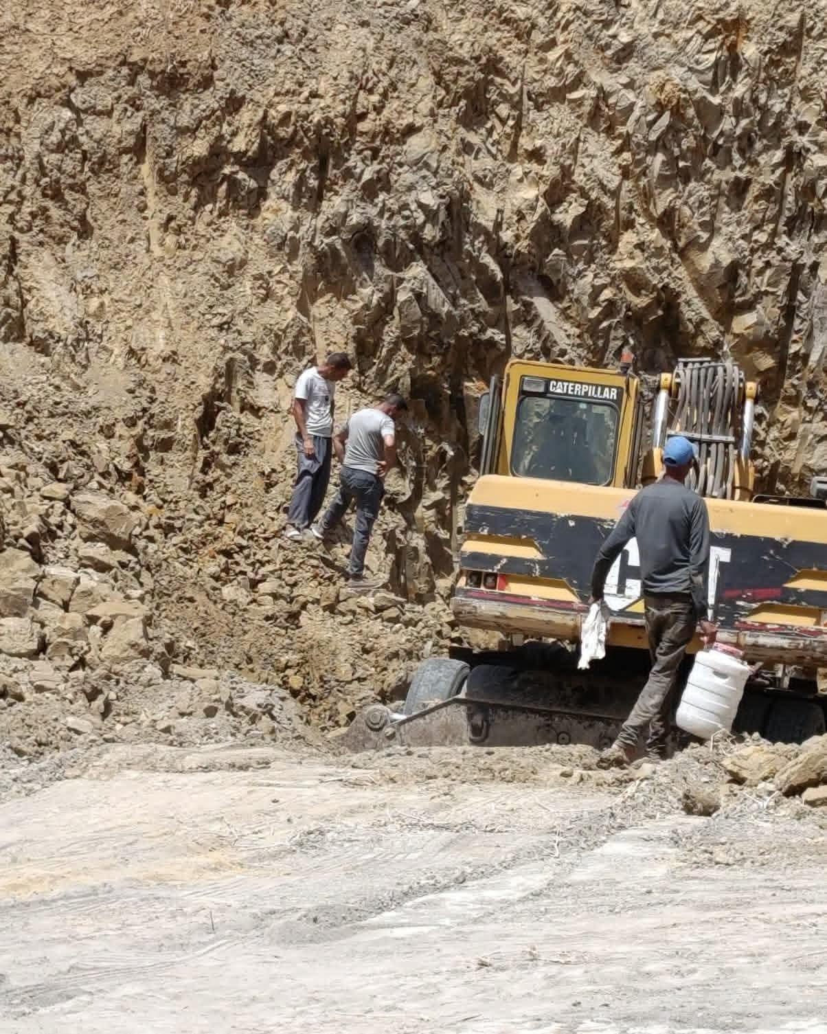 فاس..أزمة الطين تدفع حرفيي الزليج والفخار إلى الإغلاق والاعتصام
