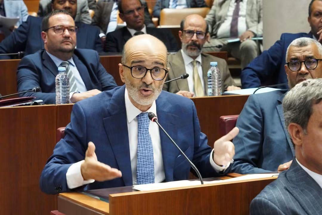 الأزمي موجها كلامه للقجع.. “الحكومة تدفع المغرب نحو الرأسمالية المتوحشة”