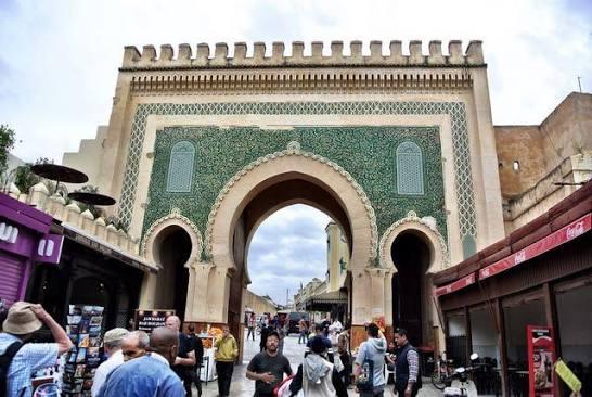 فاس.. مرشدون سياحيون يطالبون بتنظيم المهنة وإنهاء العشوائية و إقامة مكاتب لهم في المثلثات السياحية