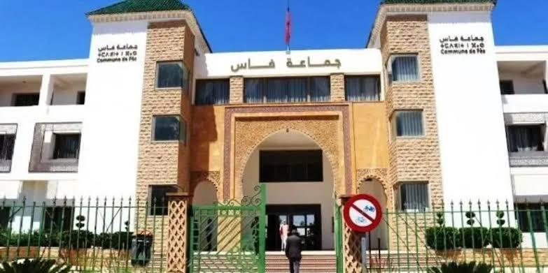 جماعة فاس تنفي صلتها بإعلان مزيف حول موسم مولاي إدريس وتتوعد بالمتابعة القضائية