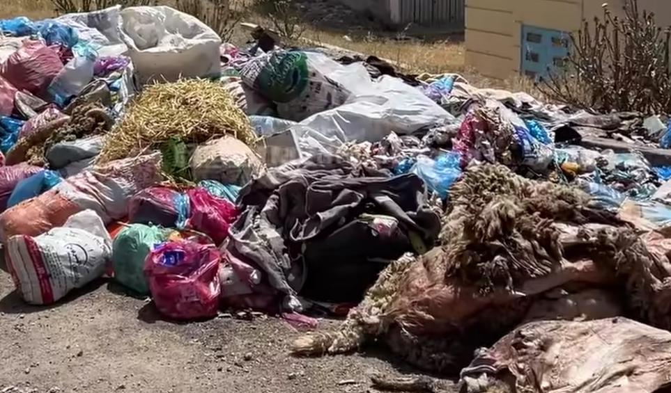 عين الشقف.. تراكم النفايات في أيام العيد يثير غضب ساكنة رأس الماء وسط غياب المنتخبين
