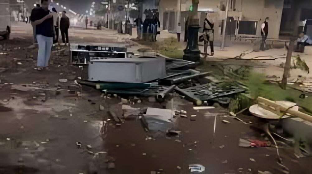 وزارة الداخلية تكشف عن حصيلة احتجاجات الثلاثاء .. إصابة 263 عنصراً من القوات العمومية واعتقال 409 أشخاص بعد تحول احتجاجات إلى أعمال عنف وتخريب