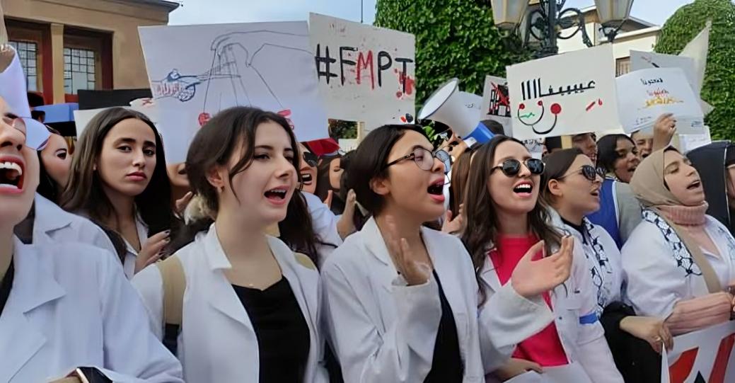 طلبة الطب يطالبون الحكومة بتفعيل اتفاق نونبر وصرف المستحقات المالية
