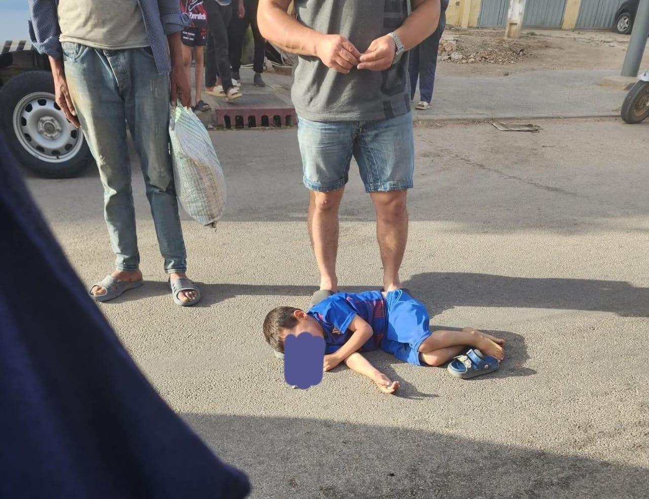 تاهلة.. سيارة رباعية الدفع تدهس طفلاً وتثير الغضب من التهور المروري
