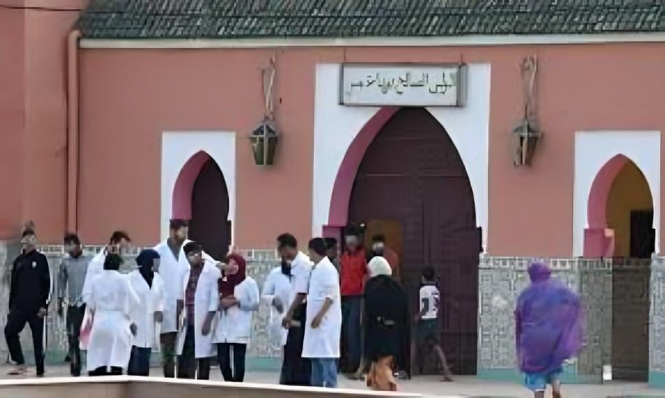 فاس..طوابير طويلة وسوء استقبال بمستشفى ابن الخطيب يضاعفان معاناة المرضى وتفجر غضب المواطنين