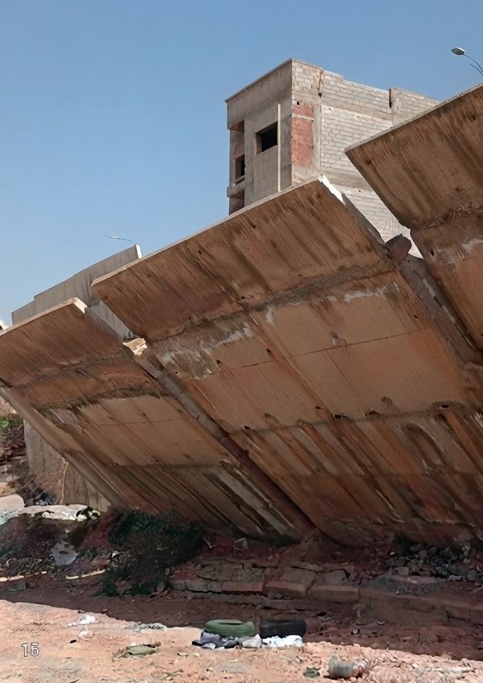 فاس.. أسوار متهالكة تهدد سلامة ساكنة حي الرياض و المسؤولون خارج التغطية