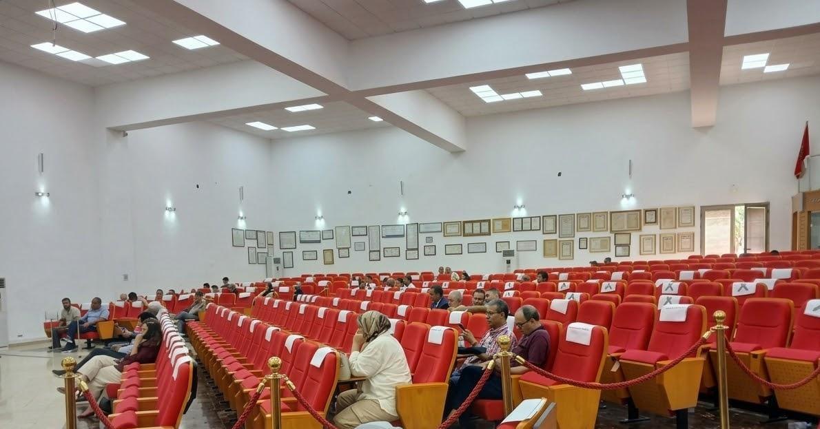 غياب عدد كبير من مستشاري الأغلبية بمجلس جماعة فاس بدورة أكتوبر تثير سؤال المسؤولية و التمثيلية وميثاق الشرف