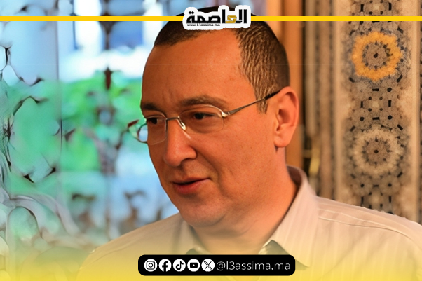 التهامي الوزاني يكشف تعرض الحرفيين المغاربة بالجزائر للمضايقات من طرف المشغلين الجزائريين